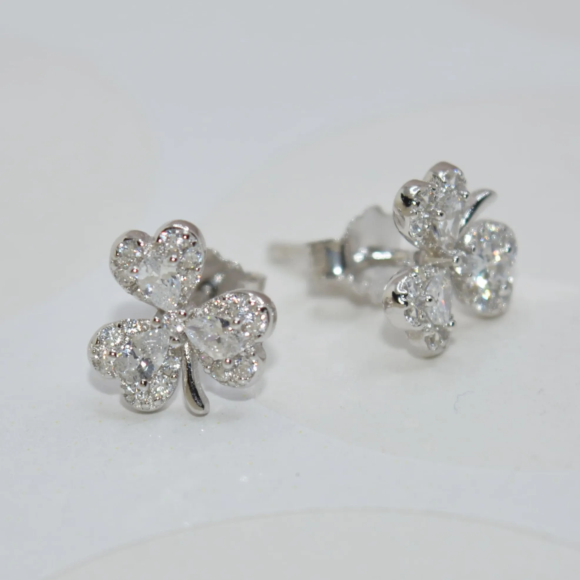 925 Sterling Silver Hearty Leaf Earrings