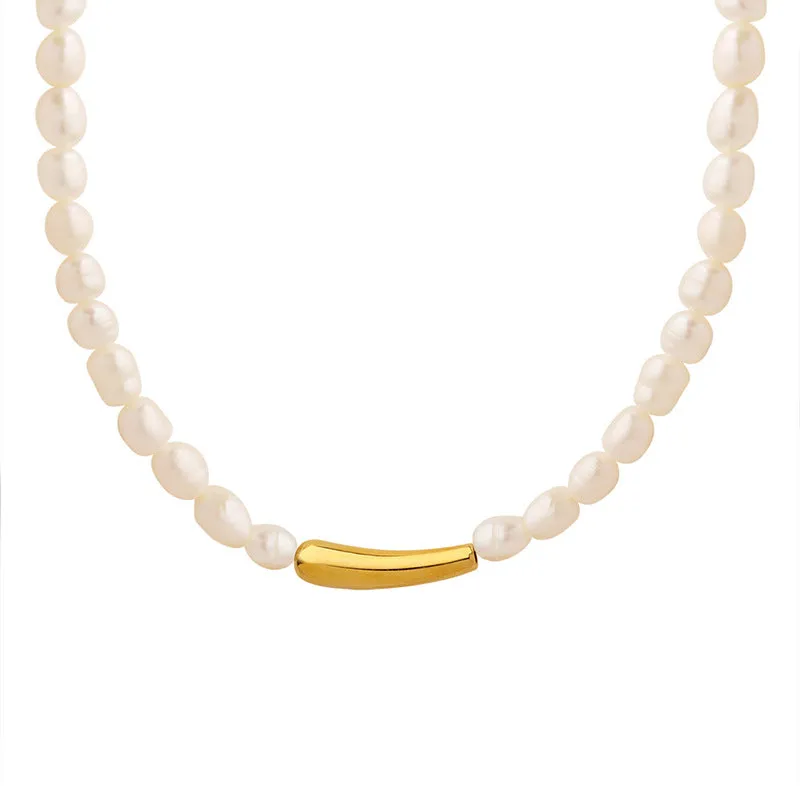 Baroque Freshwater Pearl Necklace with Gold-Plated Oval Pendant - Women's Collarbone Jewelry