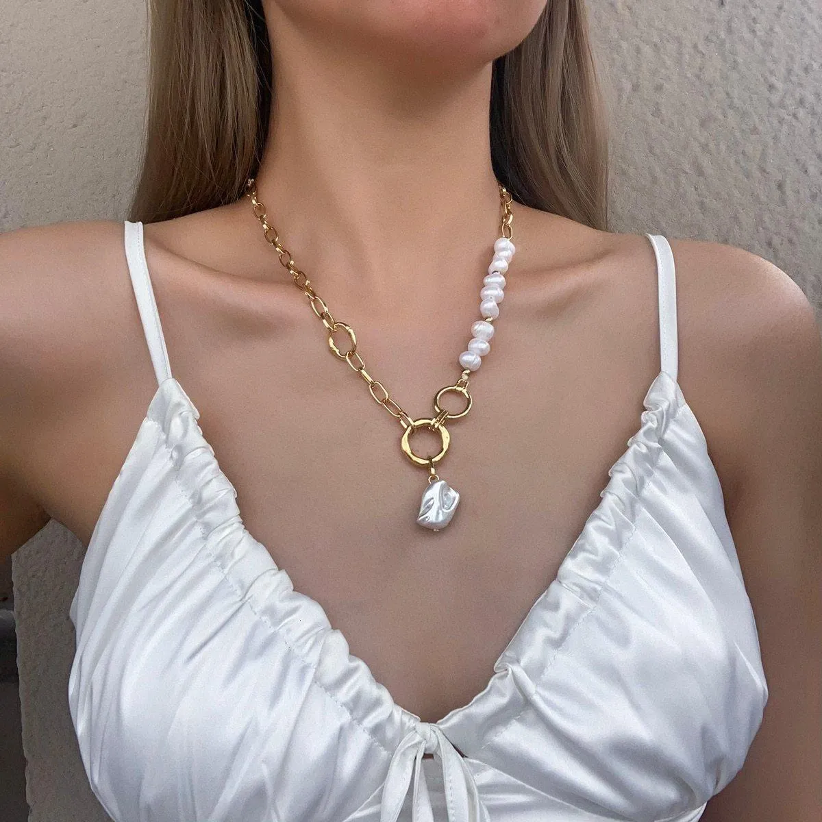 Beatriz Pearl Necklace