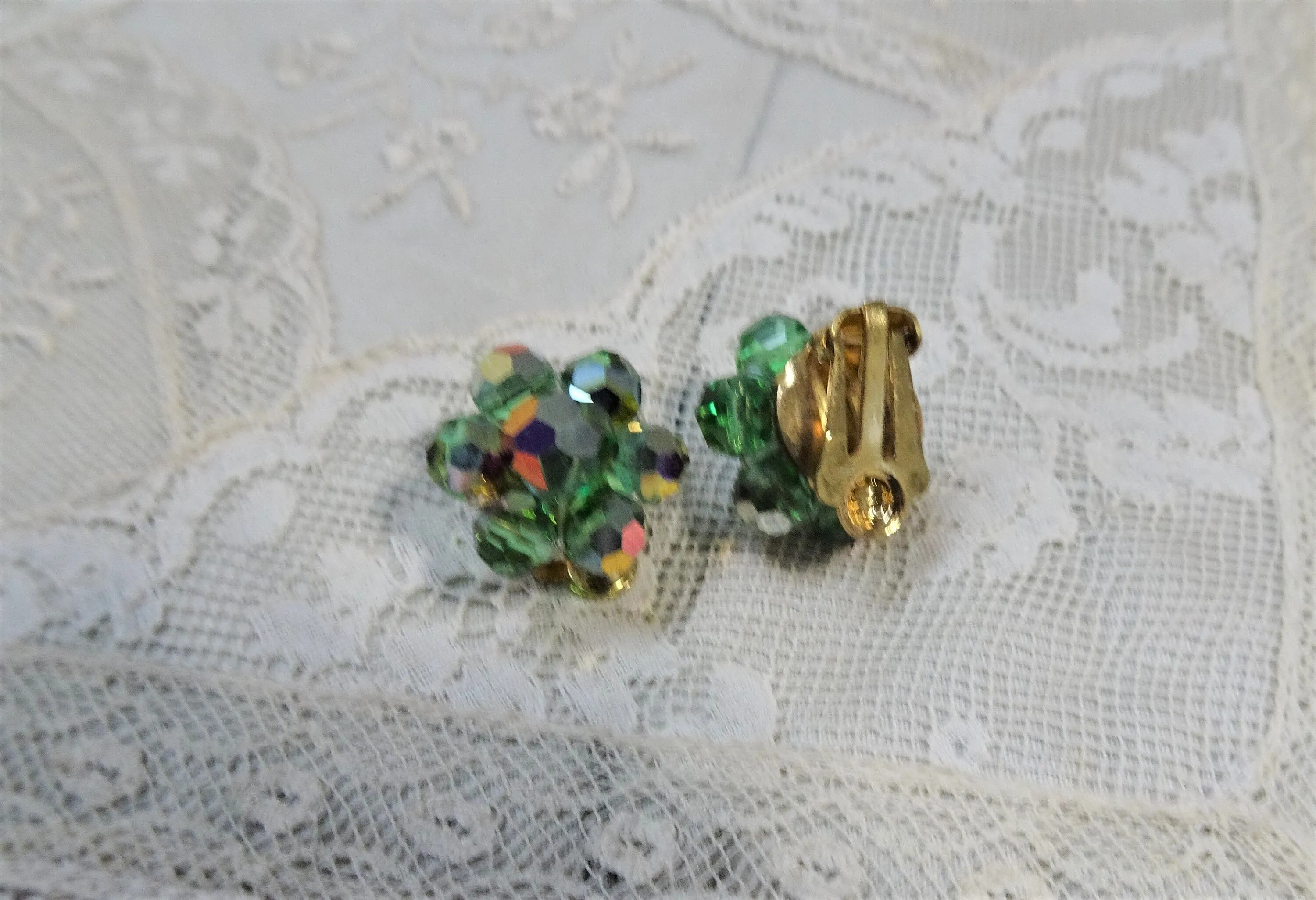 DAZZLING Crystal Glass Earrings,Sparkling Aurora Borealis Green Crystals,1950s Clip On Earrings,Mid Century,Collectible Vintage Jewelry