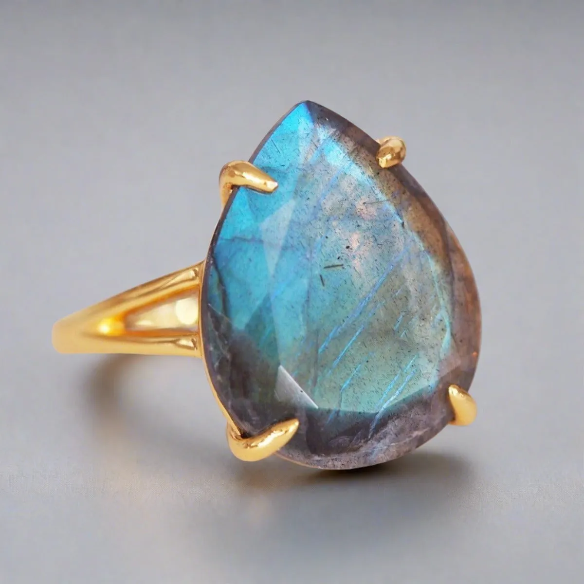 Gold Classic Rain Drop Labradorite Ring