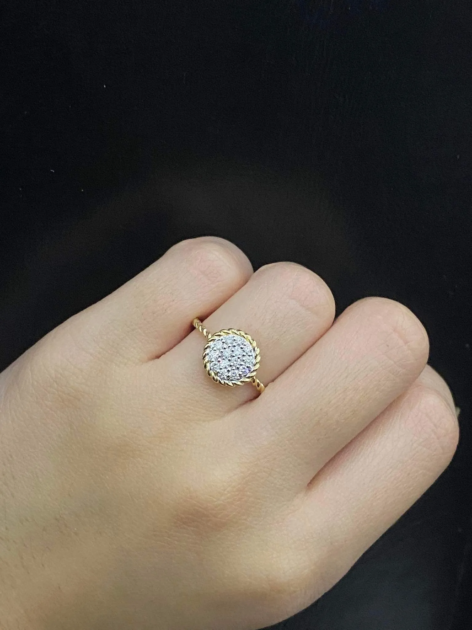 Golden Classic Round Diamond Ring 14kt