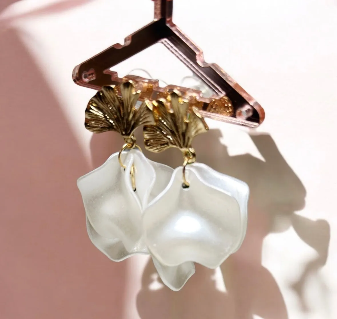 White - Pearl shinny white flowers earrings | ginkgo leaf flower earrings