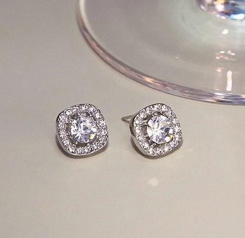 XE054 - Sparkling Diamond Stud Earrings